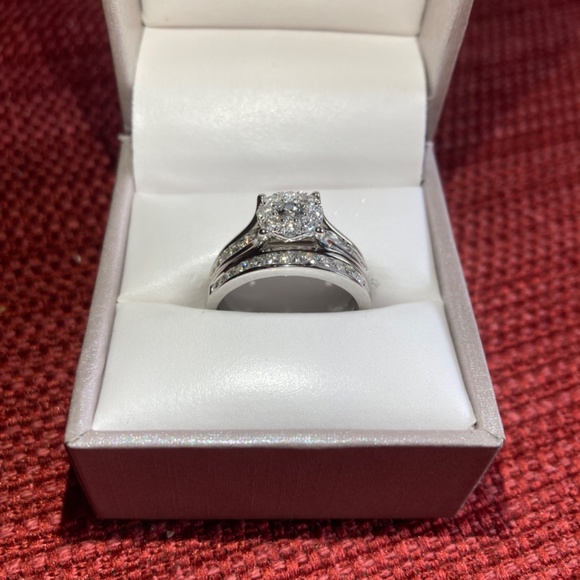 1.19cts TW Diamond 10kt White Gold Bridal Set- Evaluated by Certified Gemologist - Picture 7 of 7